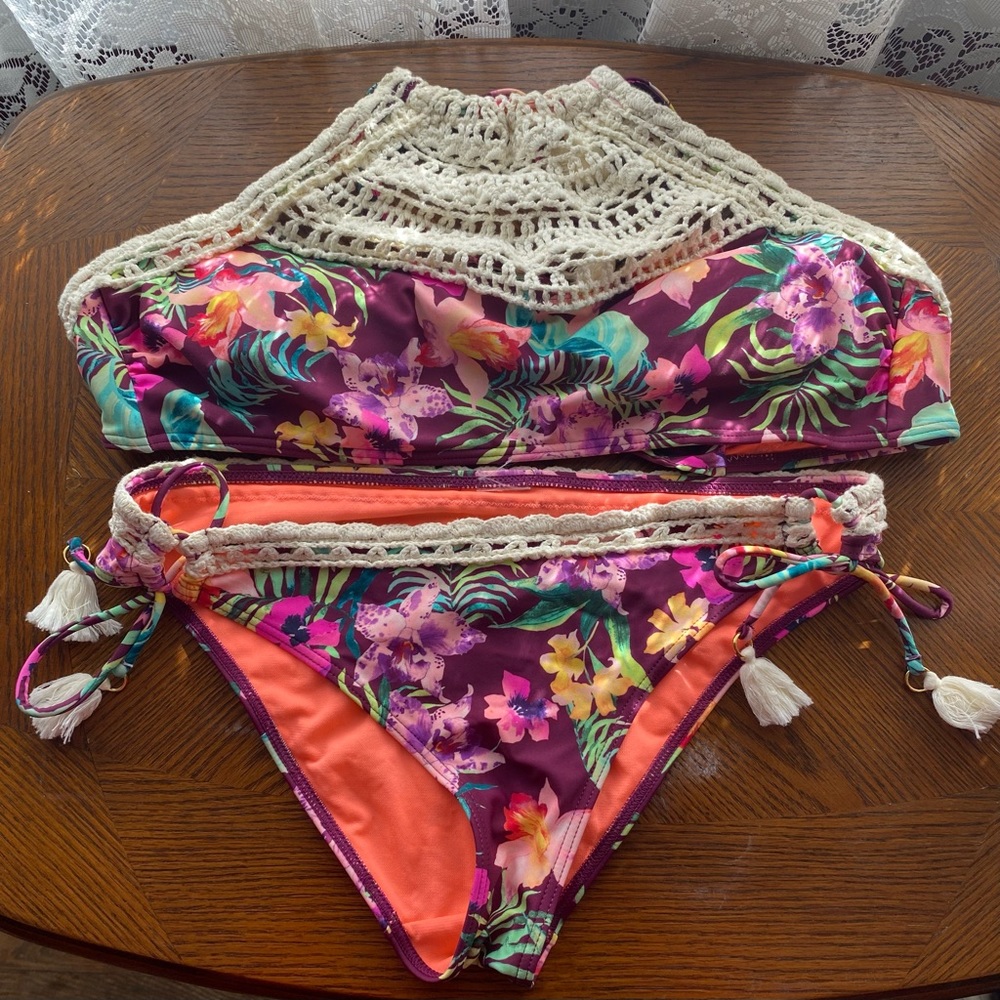 Time & true swimsuit - Picture 1 of 2